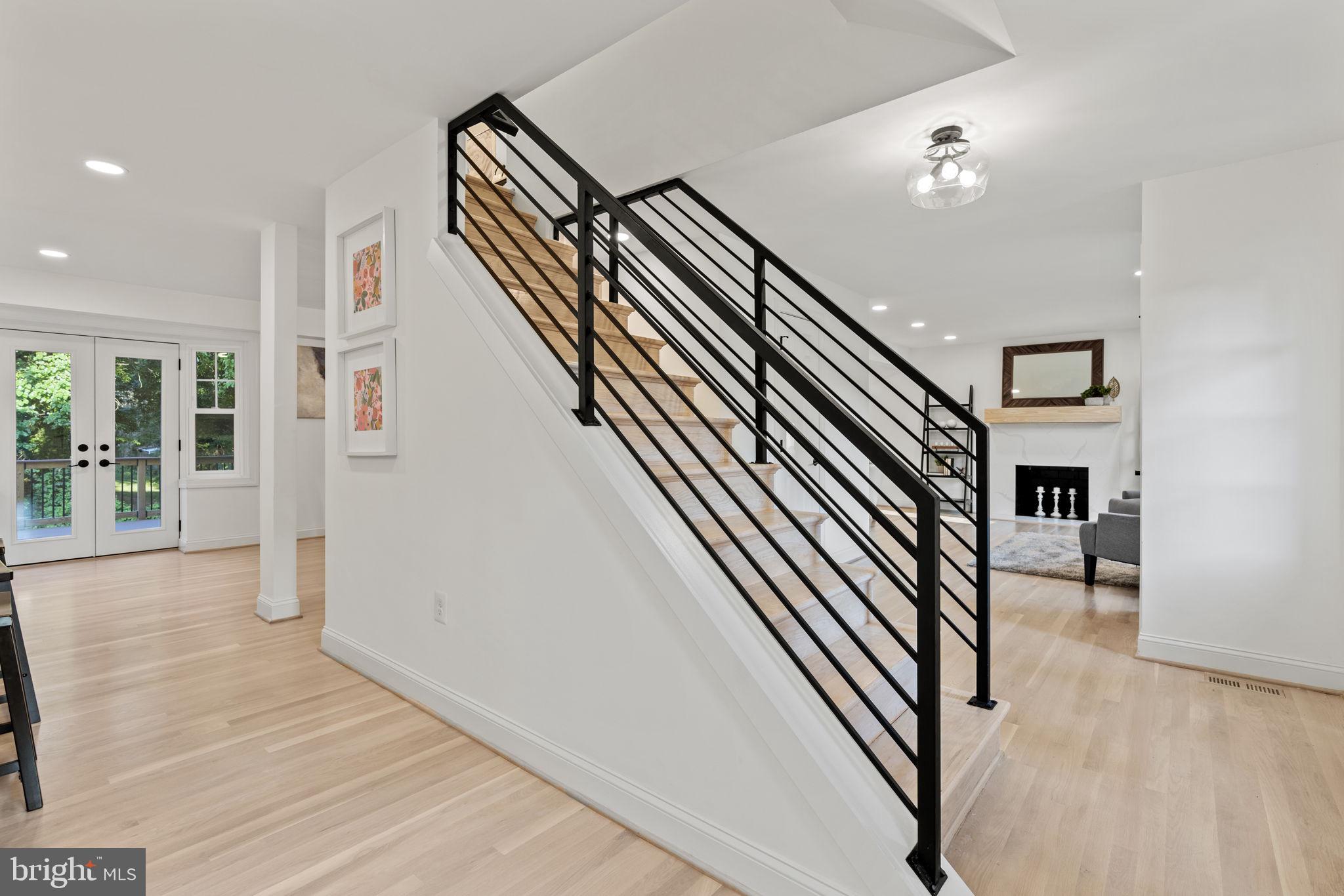 COUNTRY CLUB MANOR - Residential