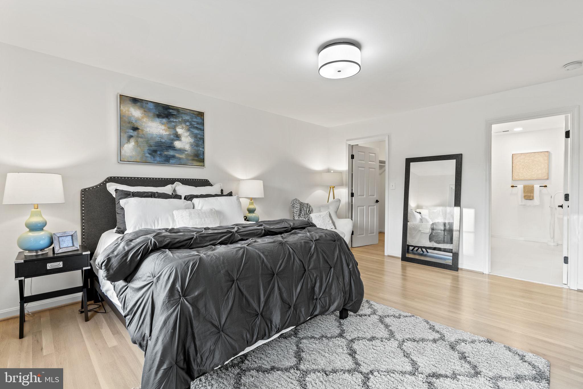 COUNTRY CLUB MANOR - Residential