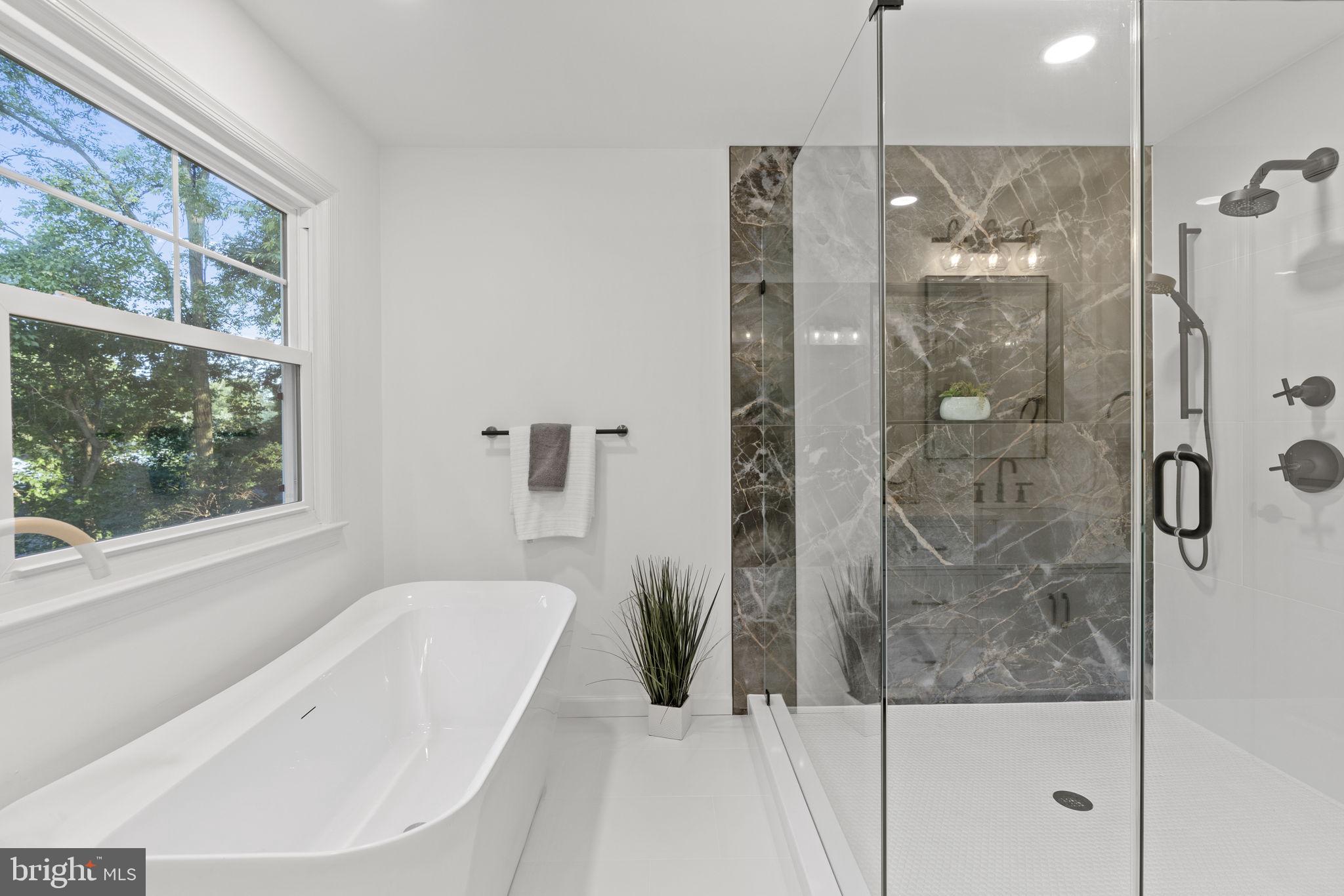 COUNTRY CLUB MANOR - Residential