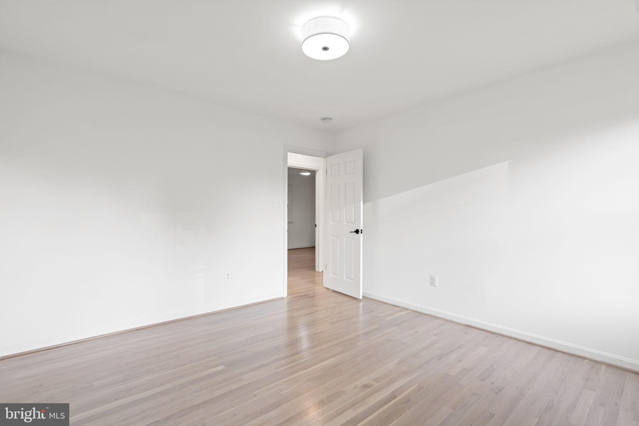 COUNTRY CLUB MANOR - Residential