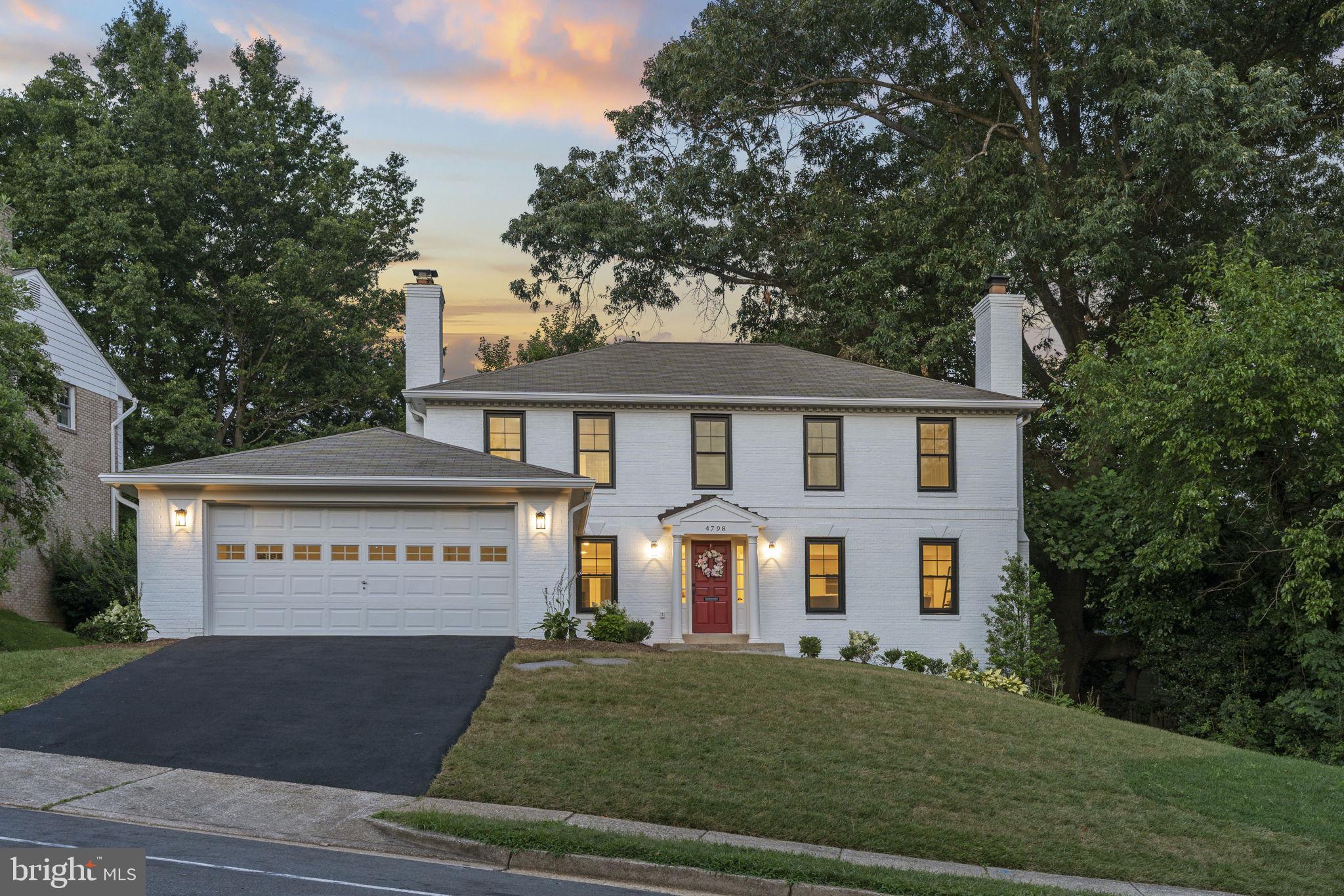 COUNTRY CLUB MANOR - Residential