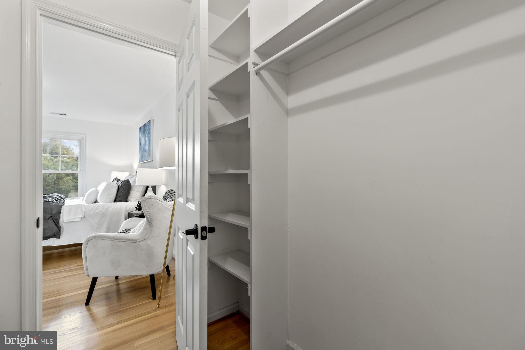 COUNTRY CLUB MANOR - Residential