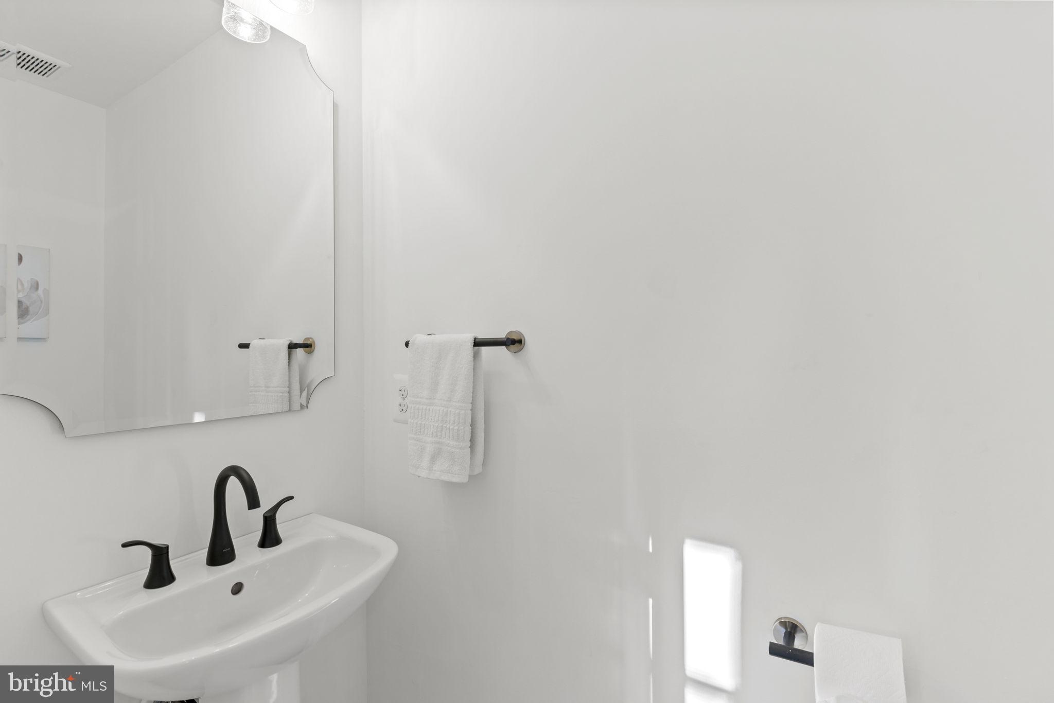 COUNTRY CLUB MANOR - Residential