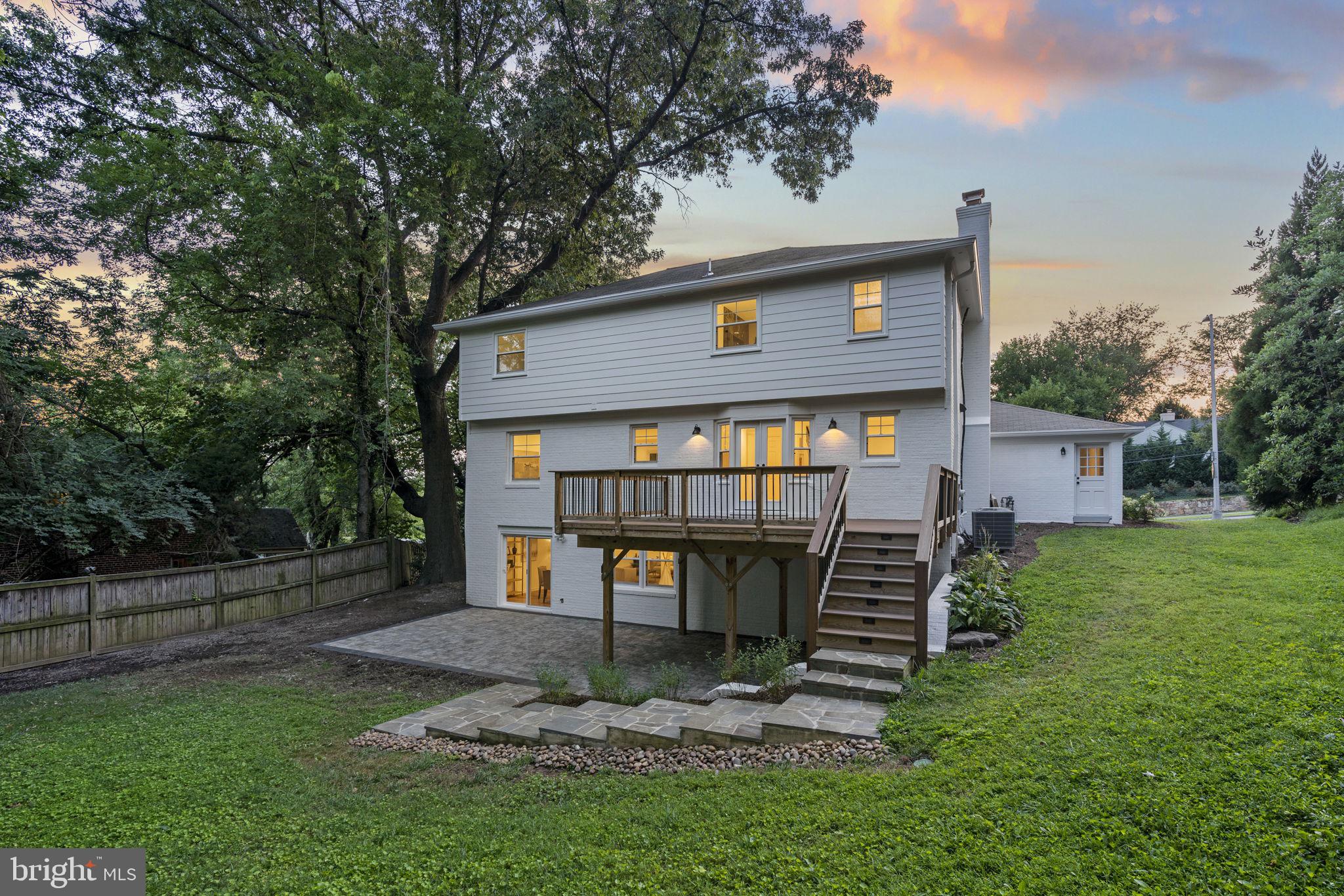 COUNTRY CLUB MANOR - Residential