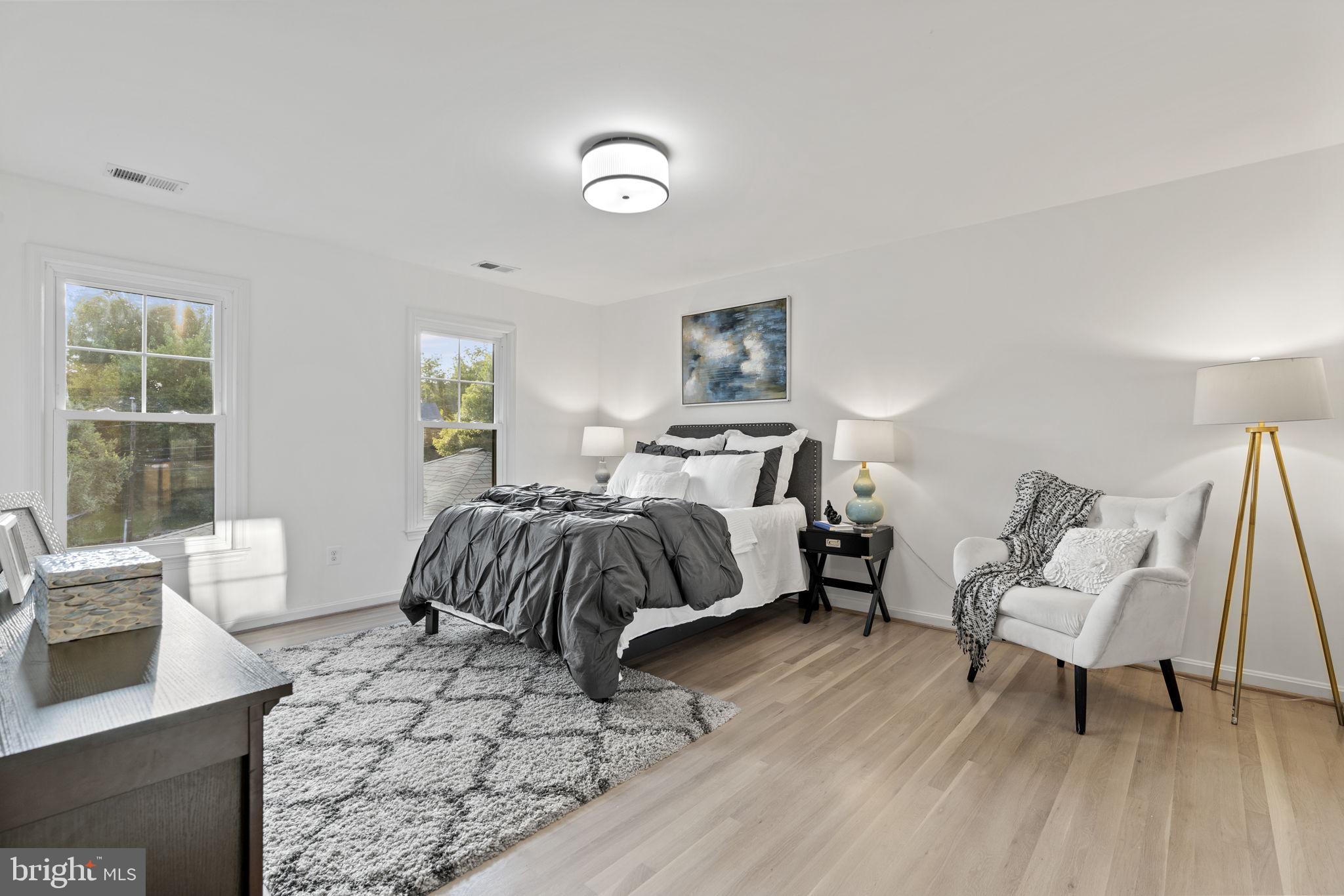 COUNTRY CLUB MANOR - Residential