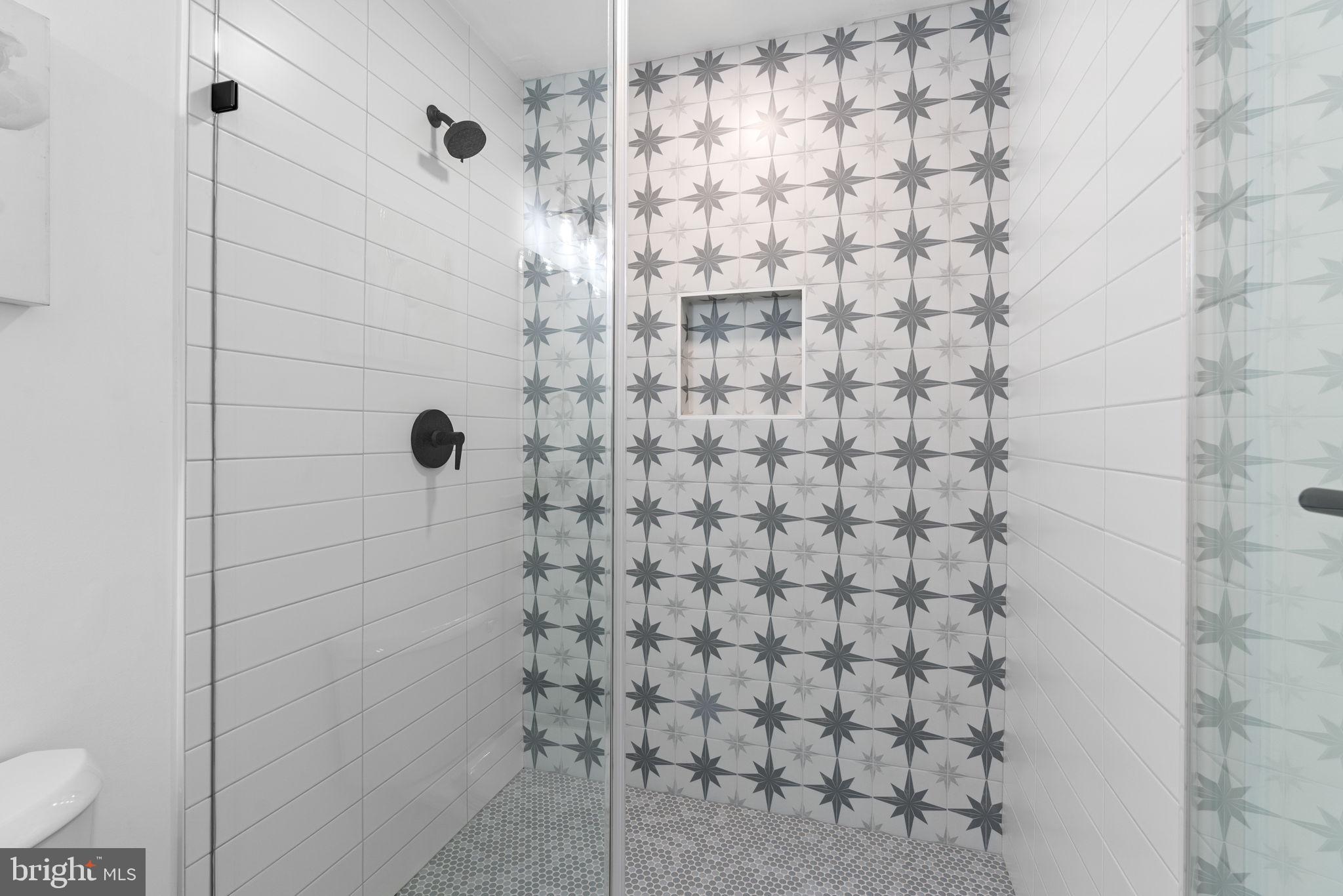 COUNTRY CLUB MANOR - Residential