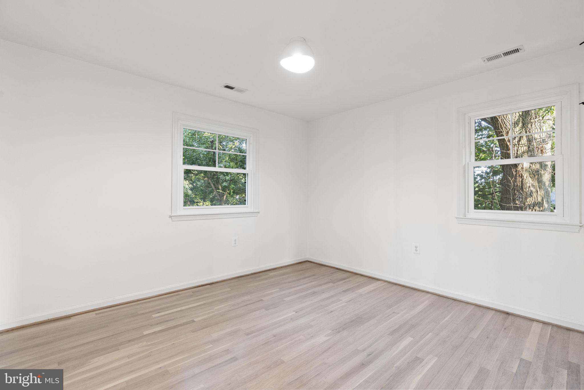 COUNTRY CLUB MANOR - Residential