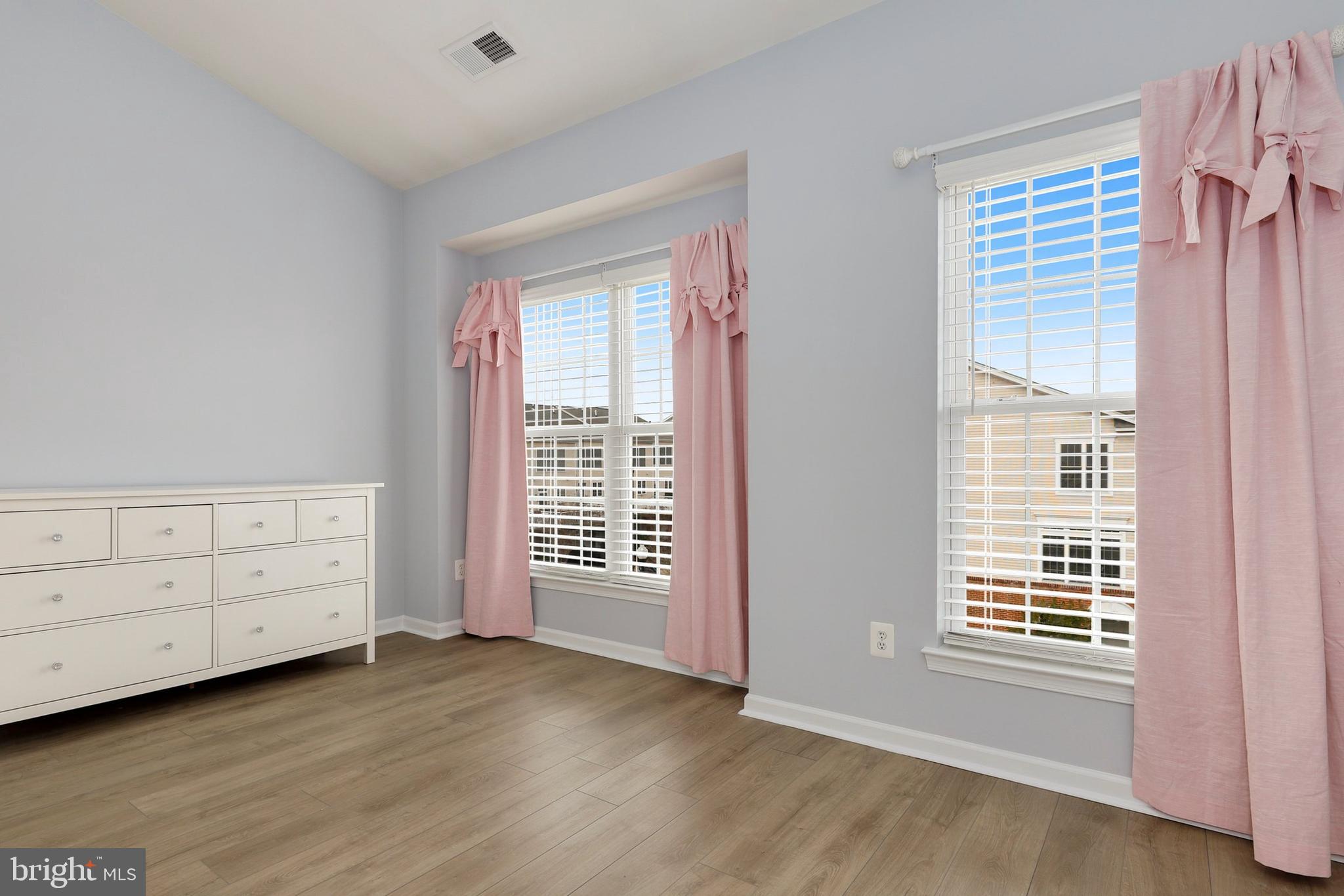 SOUTH RIDING - Residential