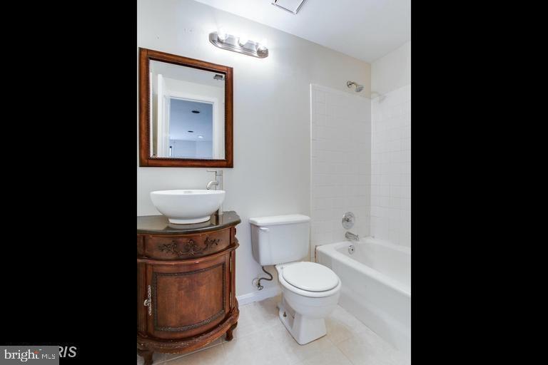 SUFFOLK PLACE - Residential Lease