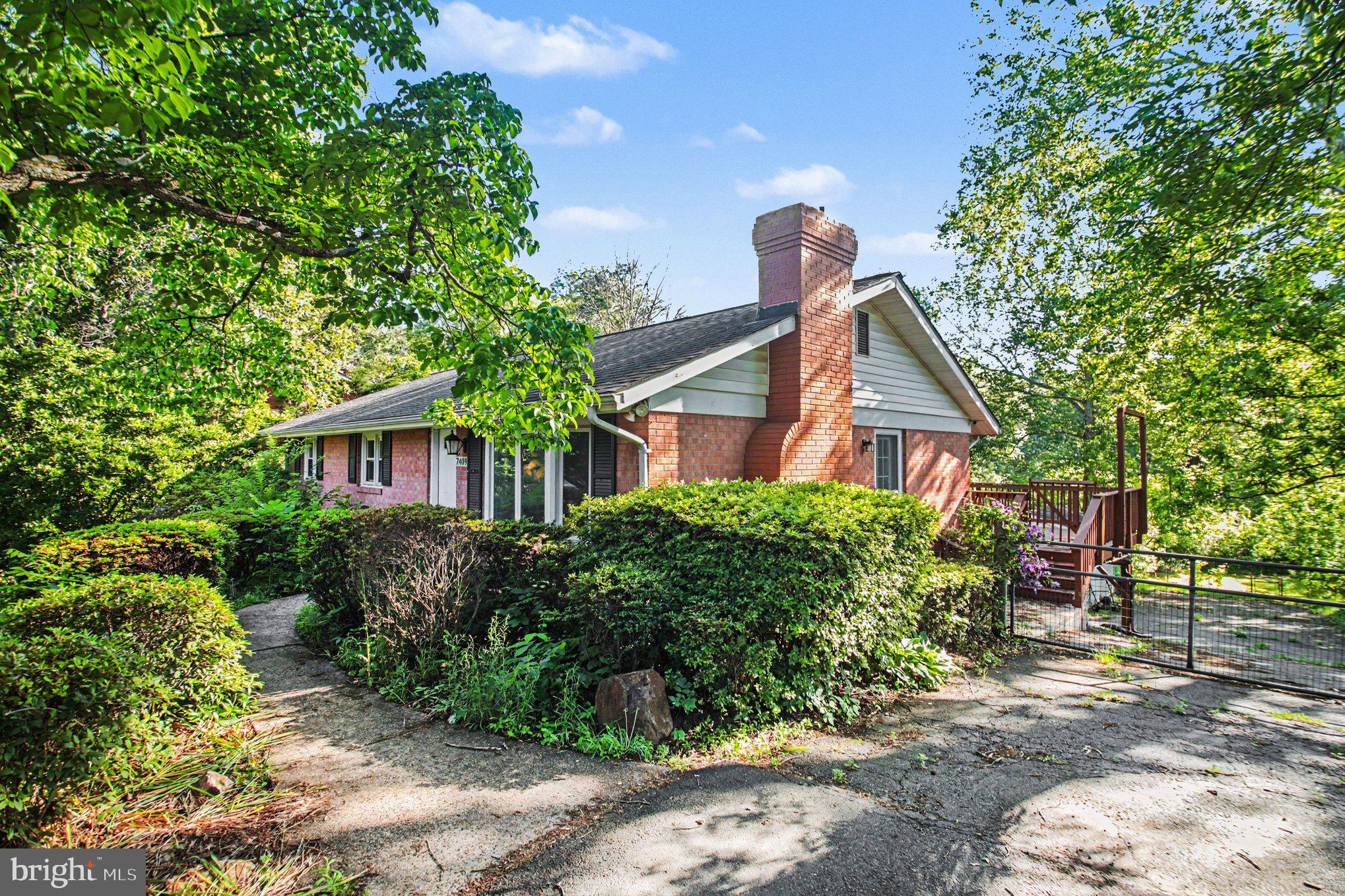 7409 LAKE DRIVE