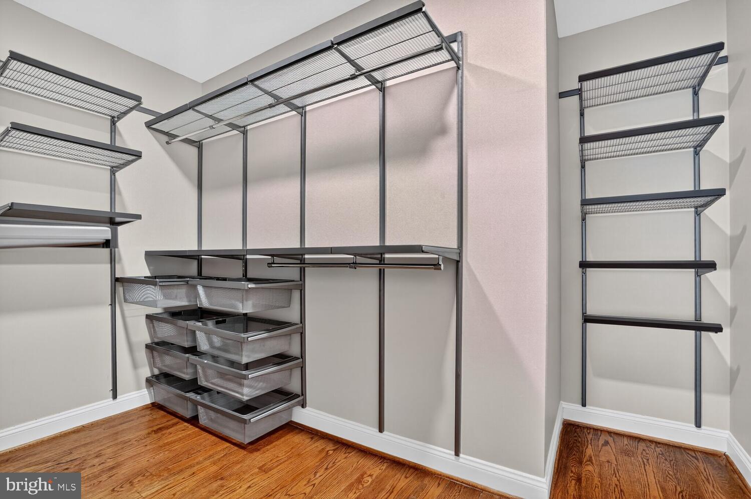 COUNTRY CLUB HILLS - Residential