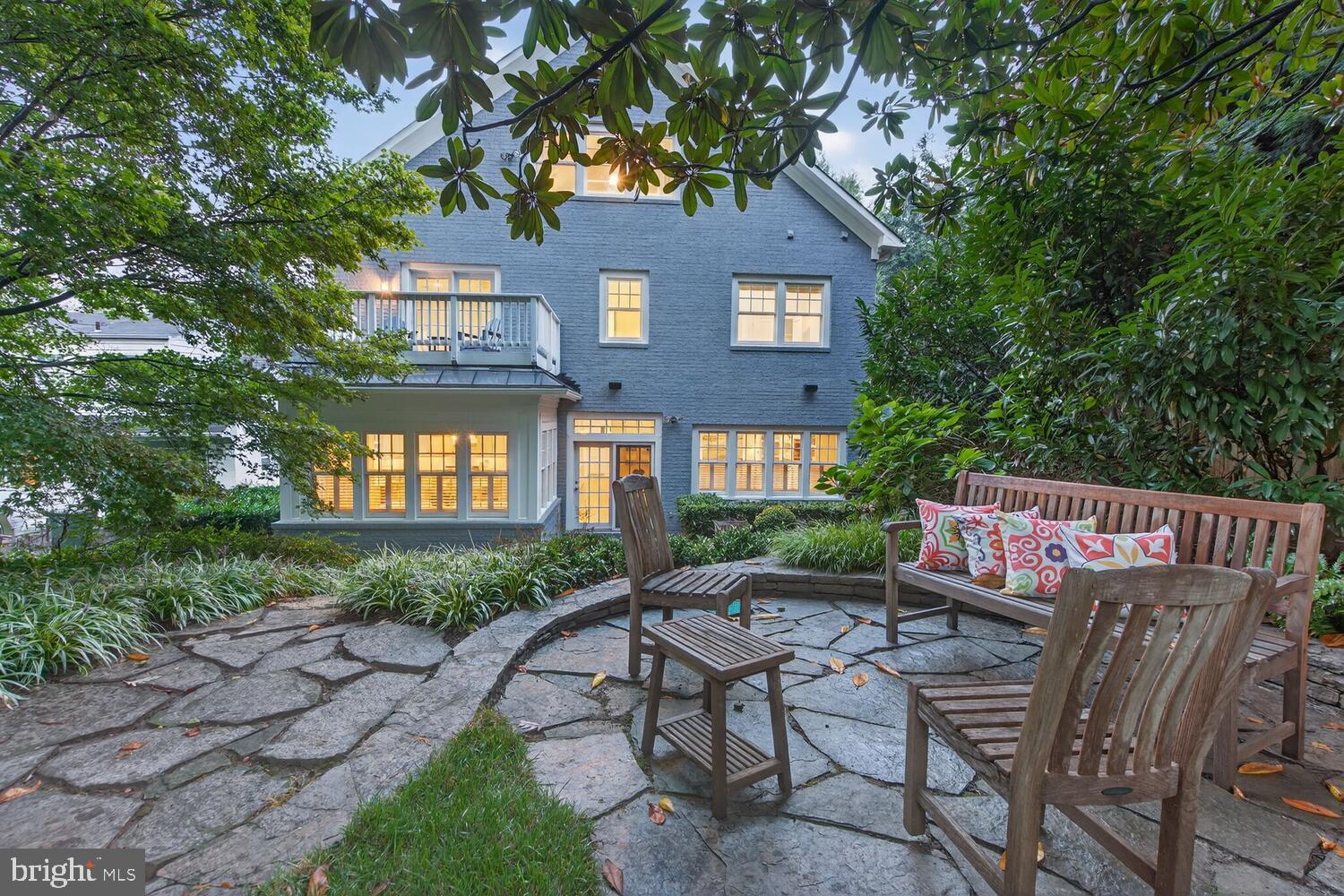 COUNTRY CLUB HILLS - Residential