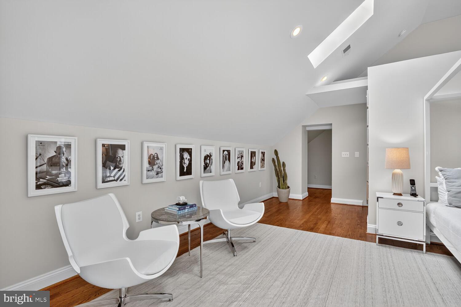 COUNTRY CLUB HILLS - Residential