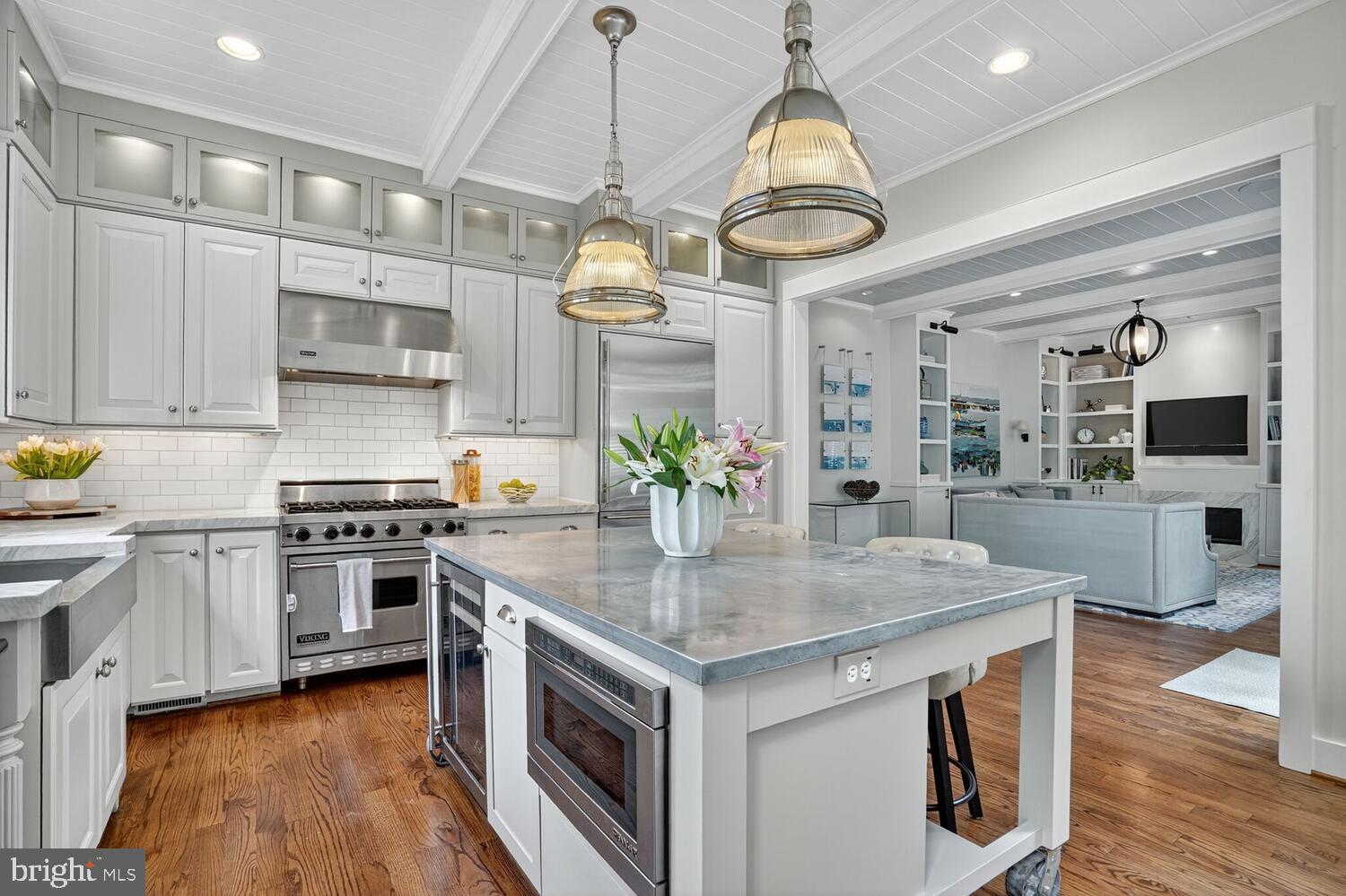 COUNTRY CLUB HILLS - Residential