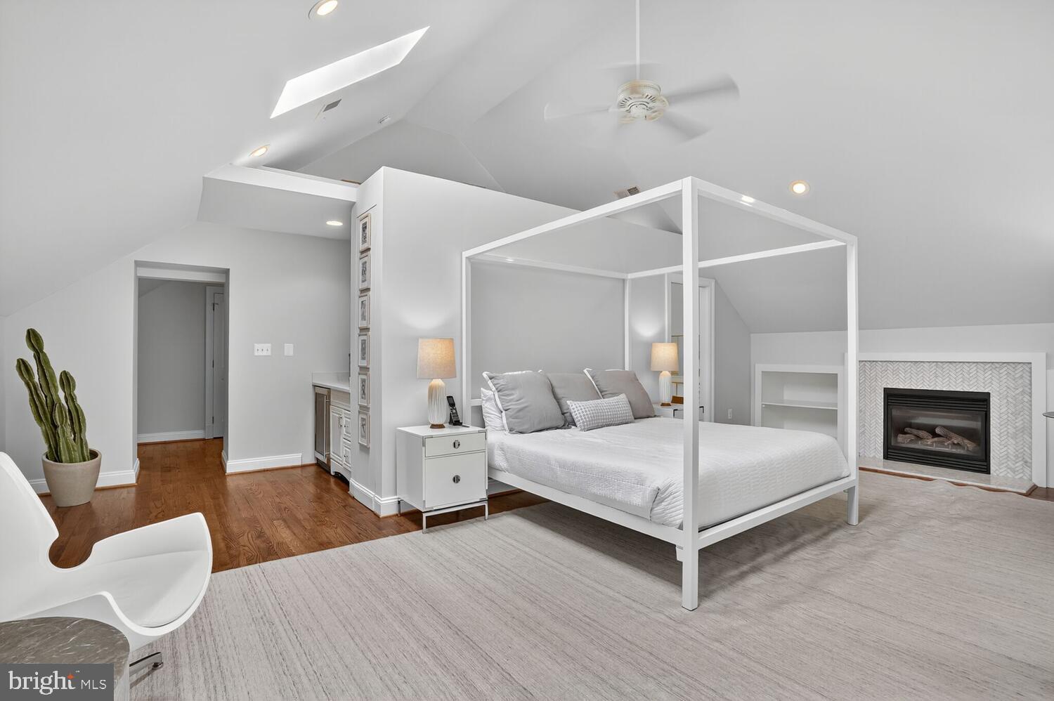 COUNTRY CLUB HILLS - Residential