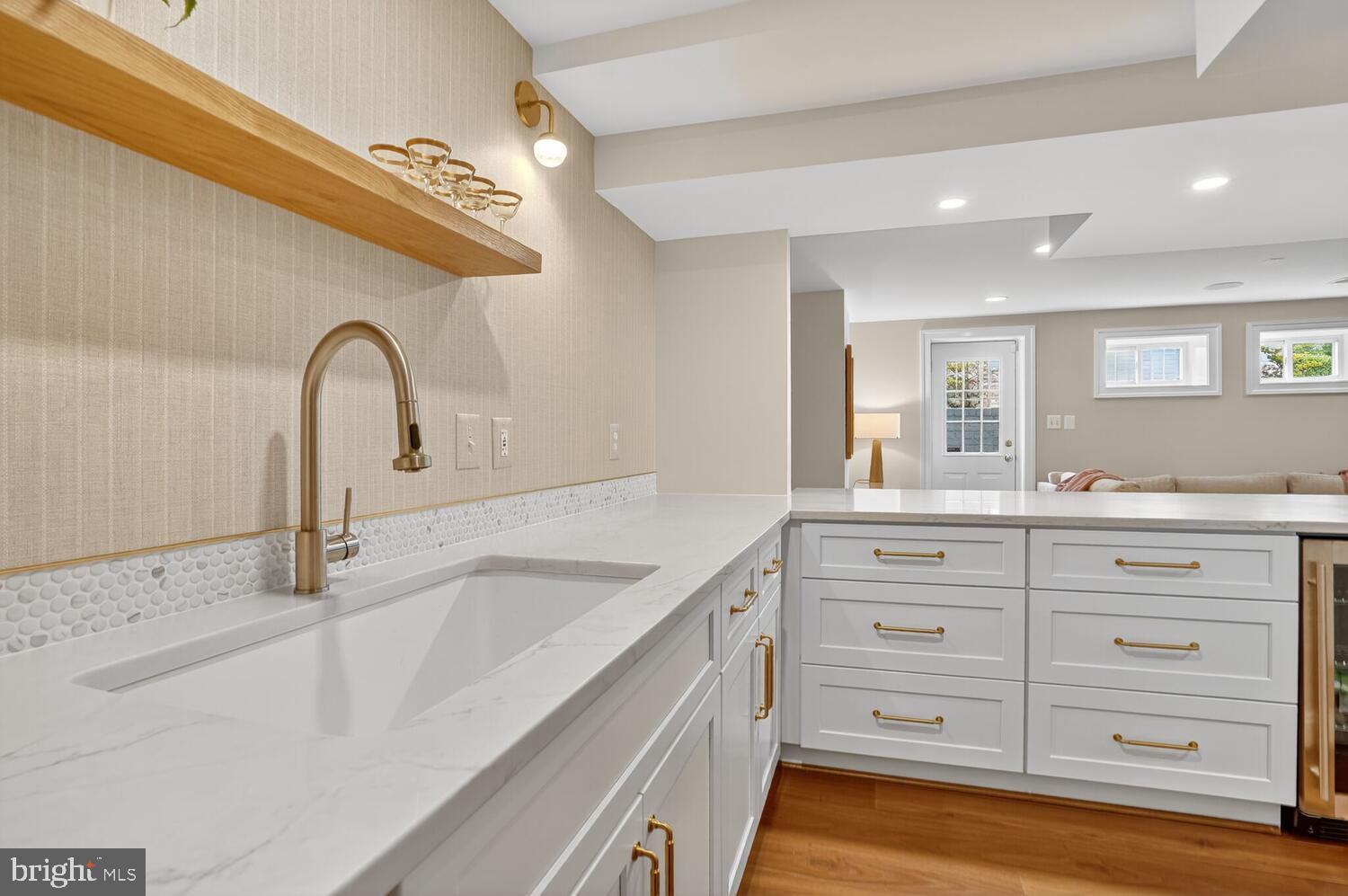 COUNTRY CLUB HILLS - Residential