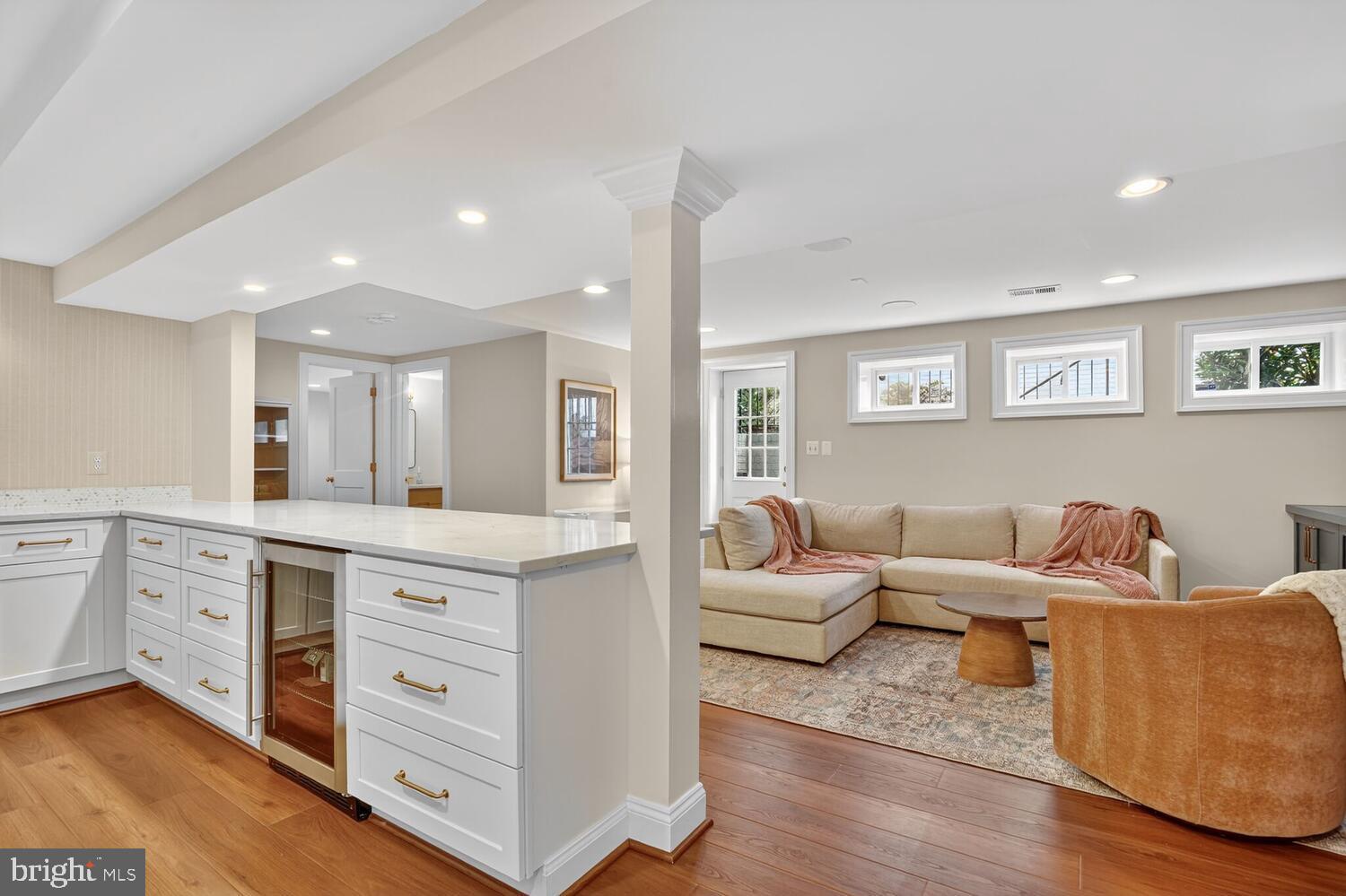 COUNTRY CLUB HILLS - Residential