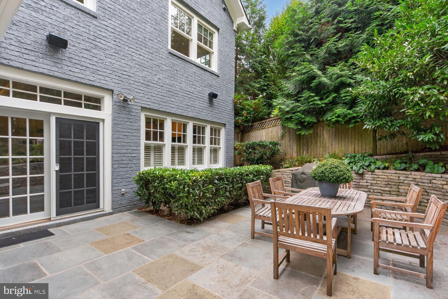 COUNTRY CLUB HILLS - Residential