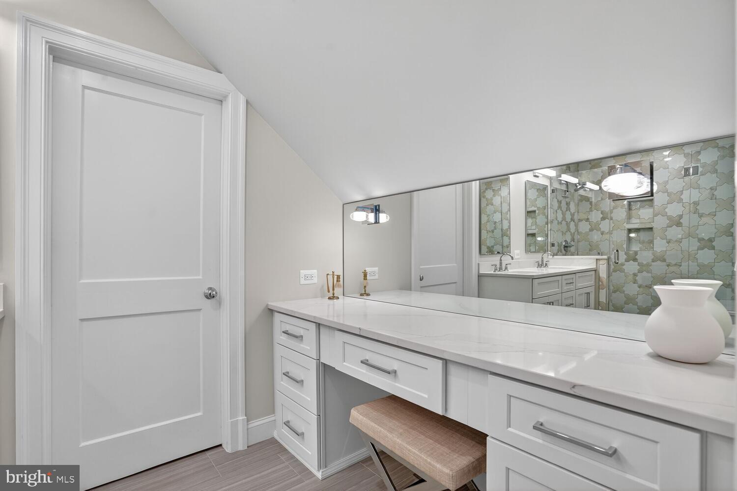 COUNTRY CLUB HILLS - Residential