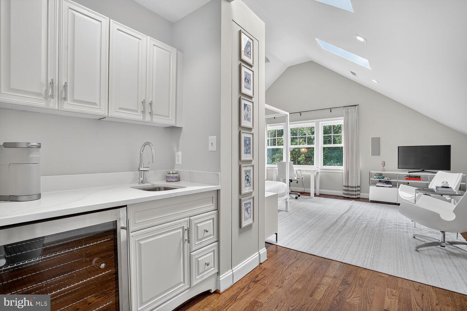 COUNTRY CLUB HILLS - Residential