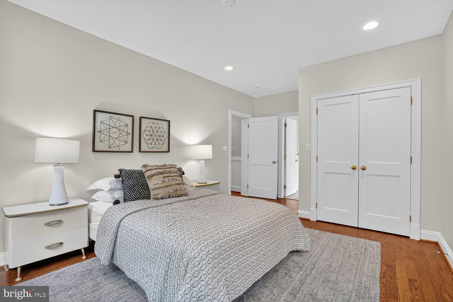 COUNTRY CLUB HILLS - Residential