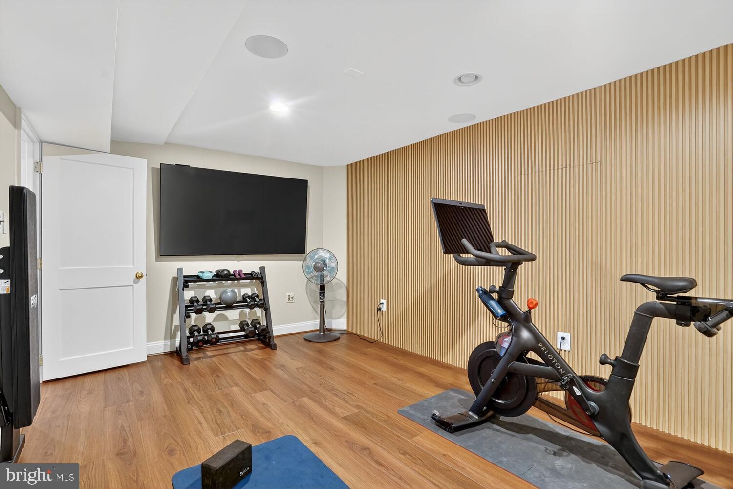 COUNTRY CLUB HILLS - Residential