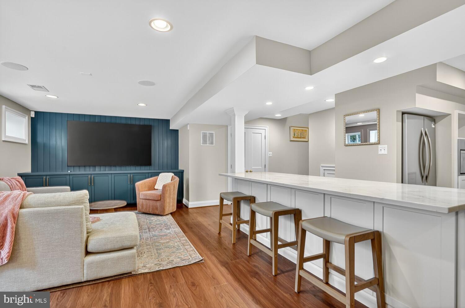 COUNTRY CLUB HILLS - Residential