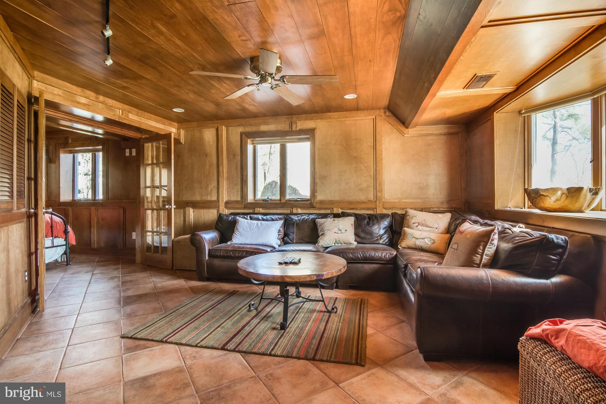 ANNAPOLIS ROADS - Residential