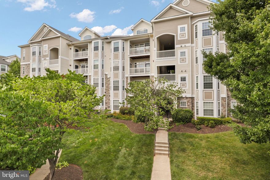 Introducing a beautifully updated 1 bedroom 1 bath condo located in the prestigious gated community of The Stratford Club. This cozy yet stylish residence offers a comfortable family room with a charming arch space for your entertainment center. Step out onto the balcony from either the family room or bedroom and enjoy the serene view of the mountains. Throughout the unit, you'll appreciate the  crown molding that adds a subtle touch of elegance.

The kitchen features tiled floors, a breakfast bar, and stainless-steel appliances, offering a gourmet-style experience. Adjacent to the kitchen, you'll find a convenient laundry closet. The bathroom is spacious and includes a soaking tub/shower combination and dual vanities. The bedroom is a tranquil space, complete with a bay window, ceiling fan, and a walk-in closet for your storage needs.

In addition to the unit's amenities, The Stratford Club provides a range of fantastic facilities within the gated community. Residents can enjoy an outdoor pool, beautifully landscaped grounds with fountains, a fitness room, outdoor grills, playgrounds, and a clubhouse. This community also boasts a great commuter location, and is situated close to various shopping destinations and downtown Leesburg.

Take advantage of this wonderful opportunity by scheduling your showing today. Discover the allure of this upgraded condo and experience the perks of living in The Stratford Club's gated community.