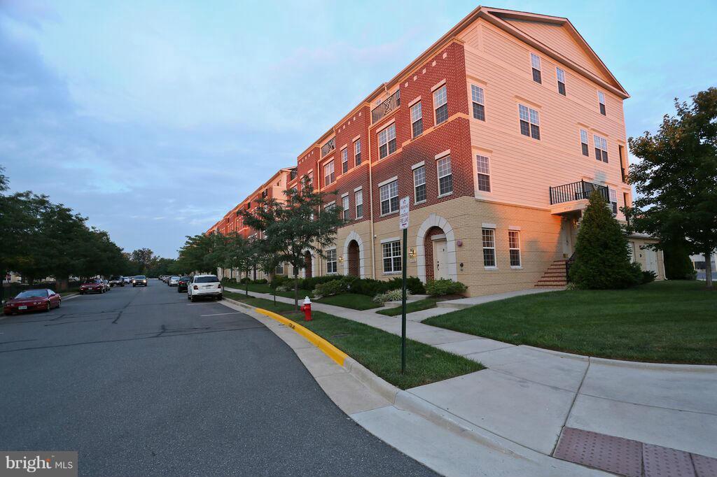 TOWNES CONDOMINIUMS - Residential