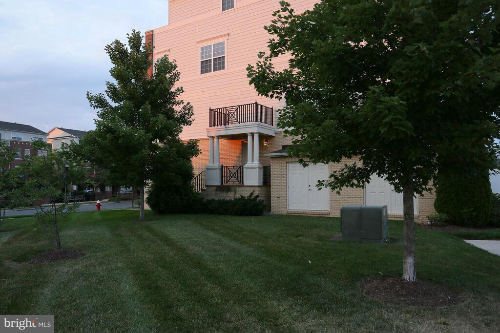 TOWNES CONDOMINIUMS - Residential