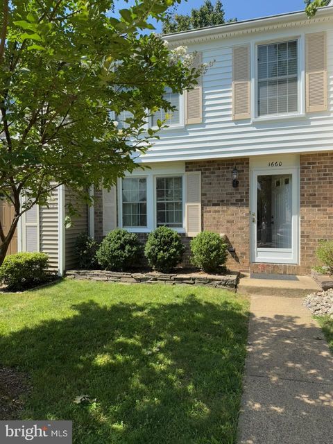 Townhouse For Sale - 1660 Sierra Woods Drive<br/> RESTON, VA 20194