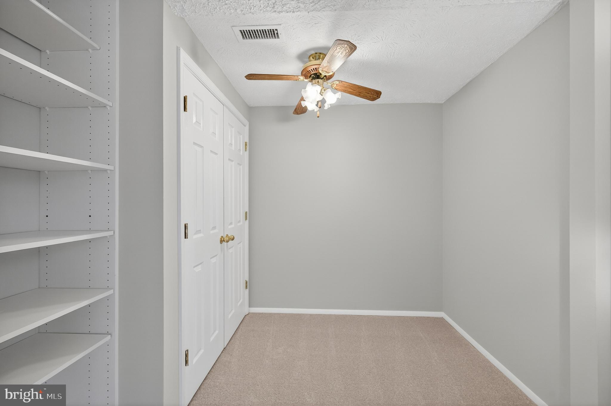 COUNTRY WALK - Residential