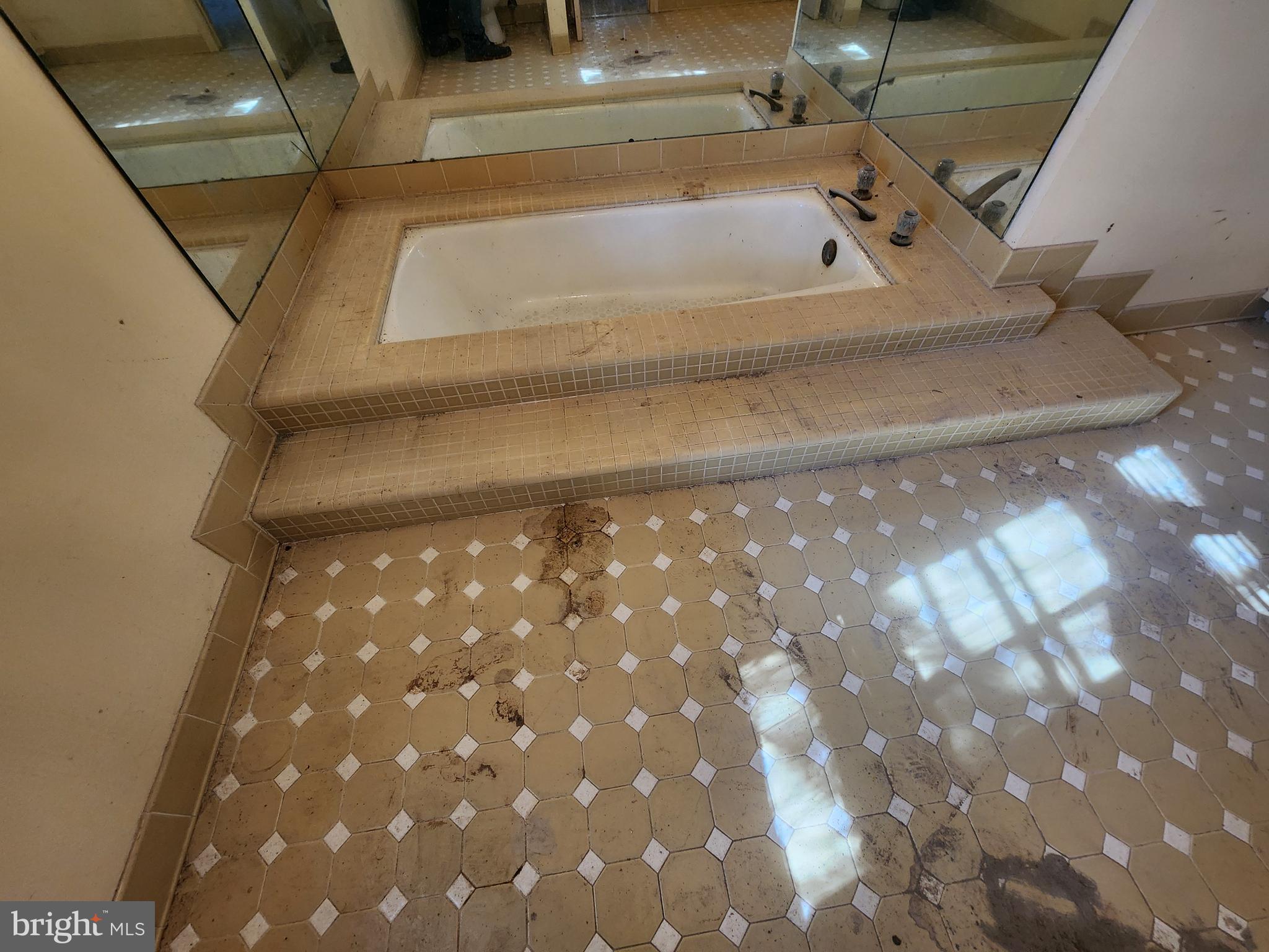 CREST OF WICKFORD - Residential