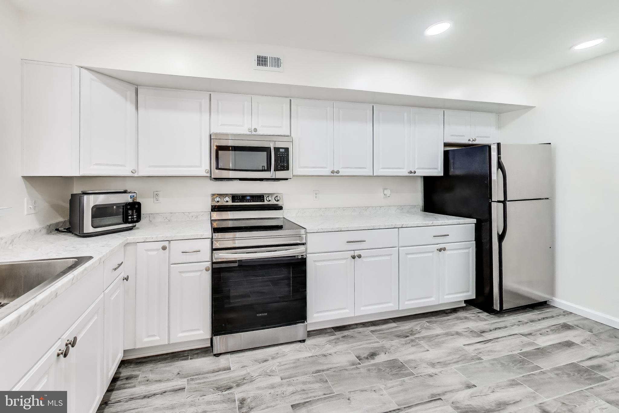 KINGS COUNCIL CONDO - Residential