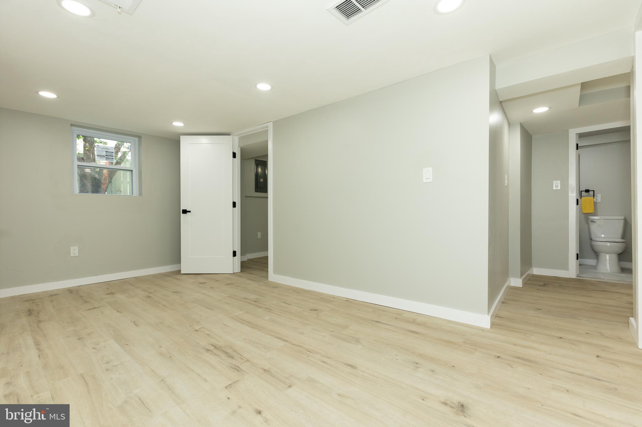 VEIRS MILL VILLAGE - Residential