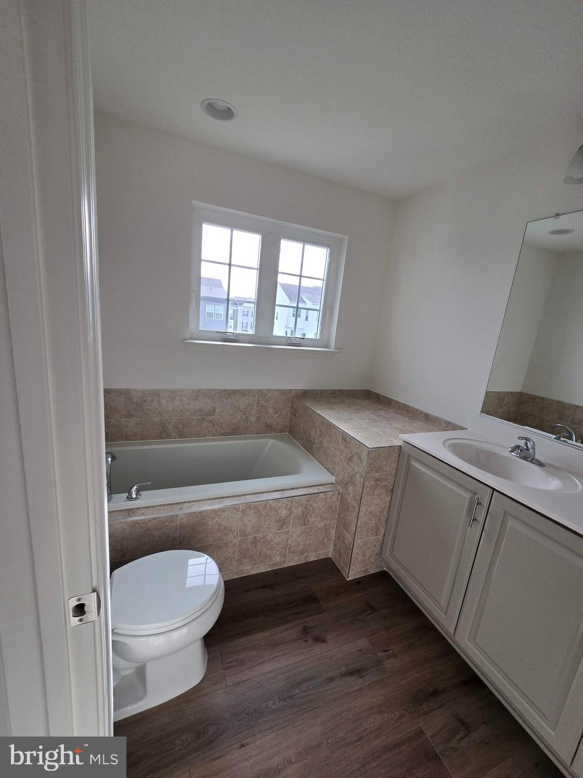 OVERLOOK AT RIVERSIDE TOWNHOMES - Residential Lease