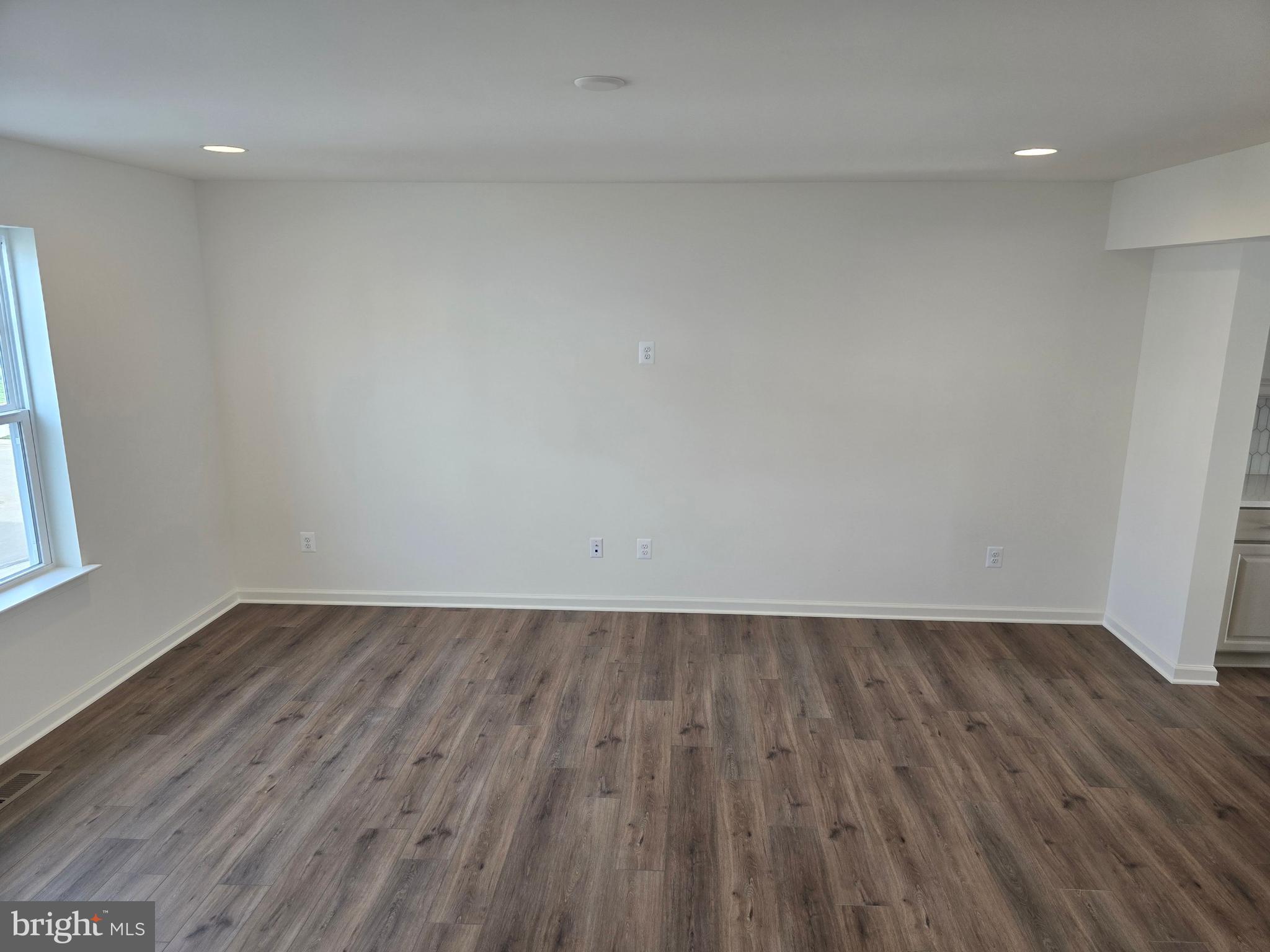 OVERLOOK AT RIVERSIDE TOWNHOMES - Residential Lease