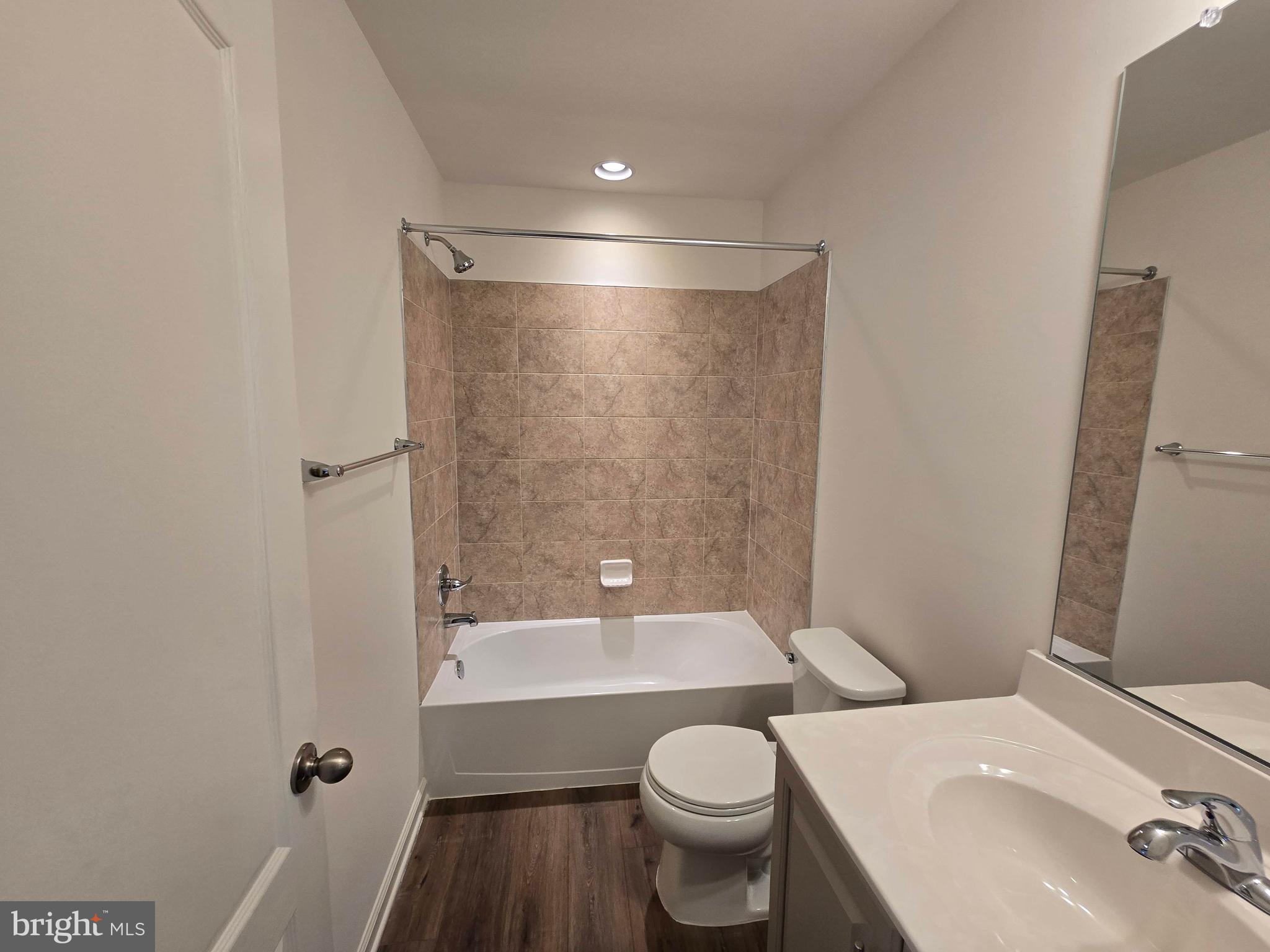 OVERLOOK AT RIVERSIDE TOWNHOMES - Residential Lease