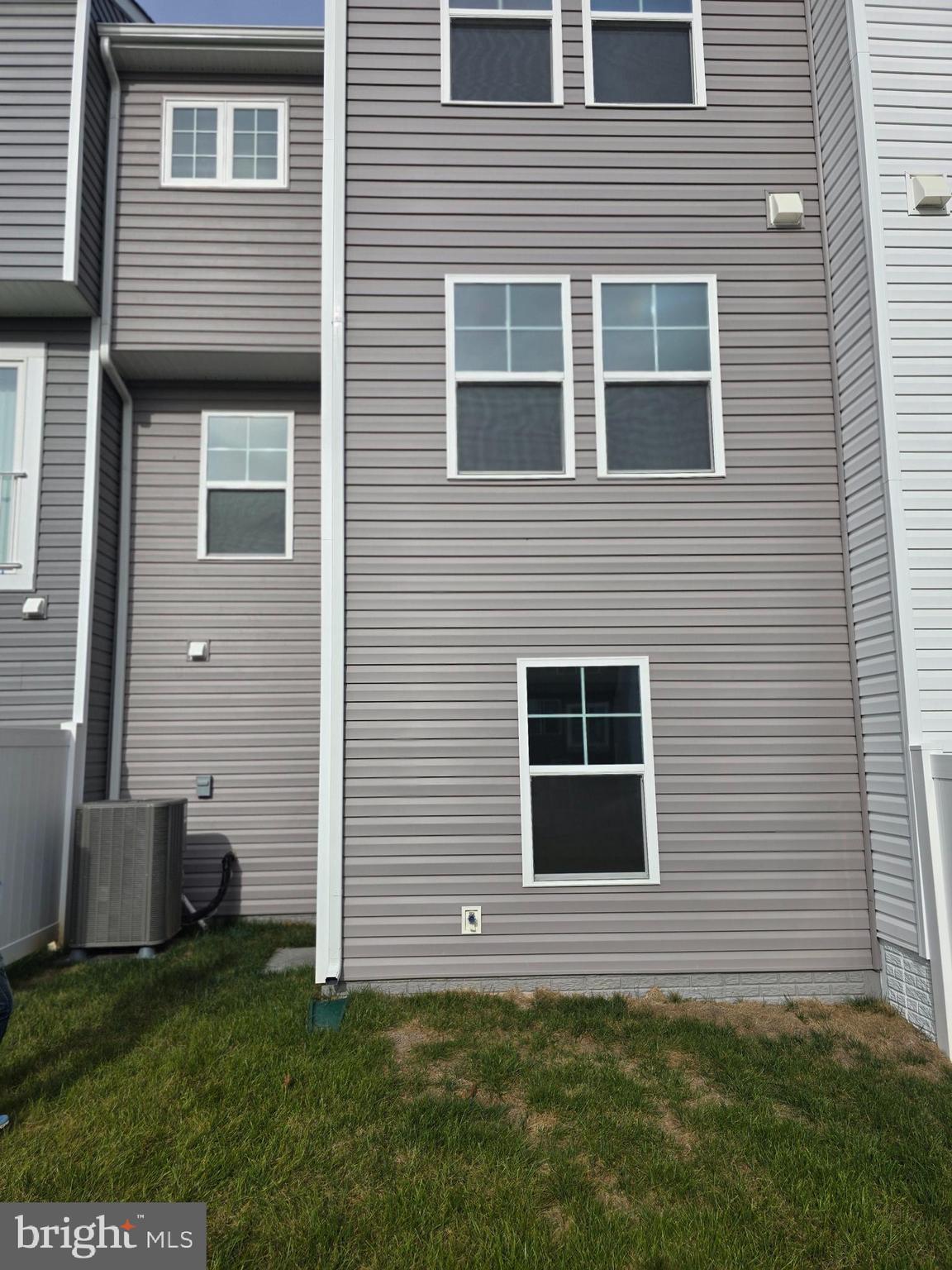 OVERLOOK AT RIVERSIDE TOWNHOMES - Residential Lease