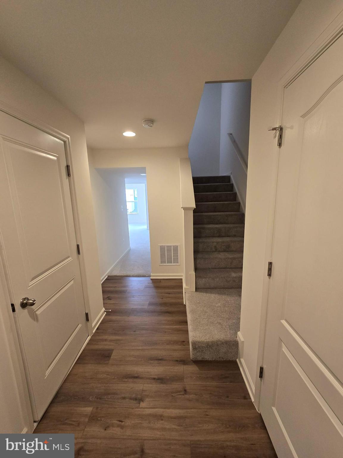 OVERLOOK AT RIVERSIDE TOWNHOMES - Residential Lease