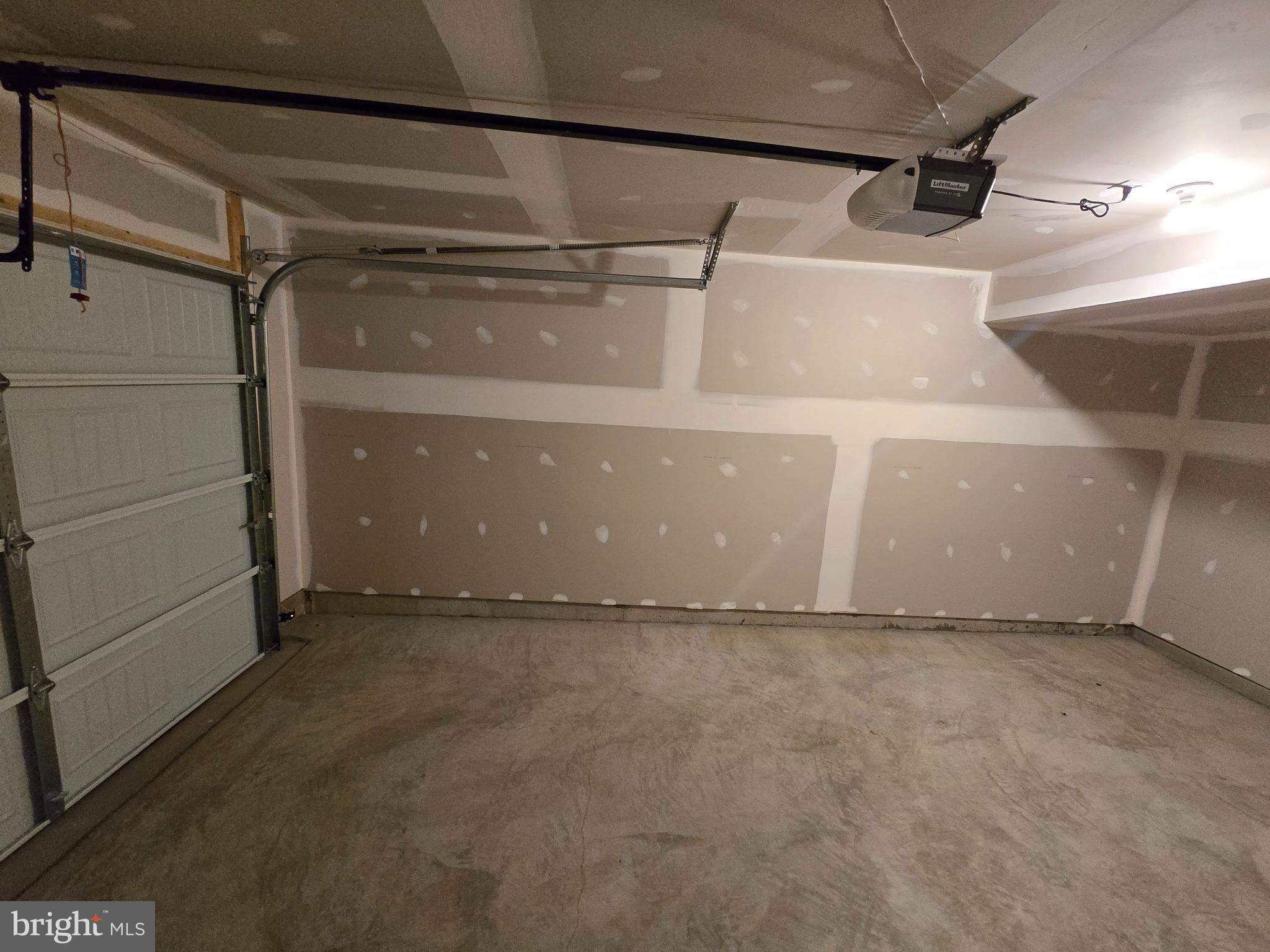 OVERLOOK AT RIVERSIDE TOWNHOMES - Residential Lease