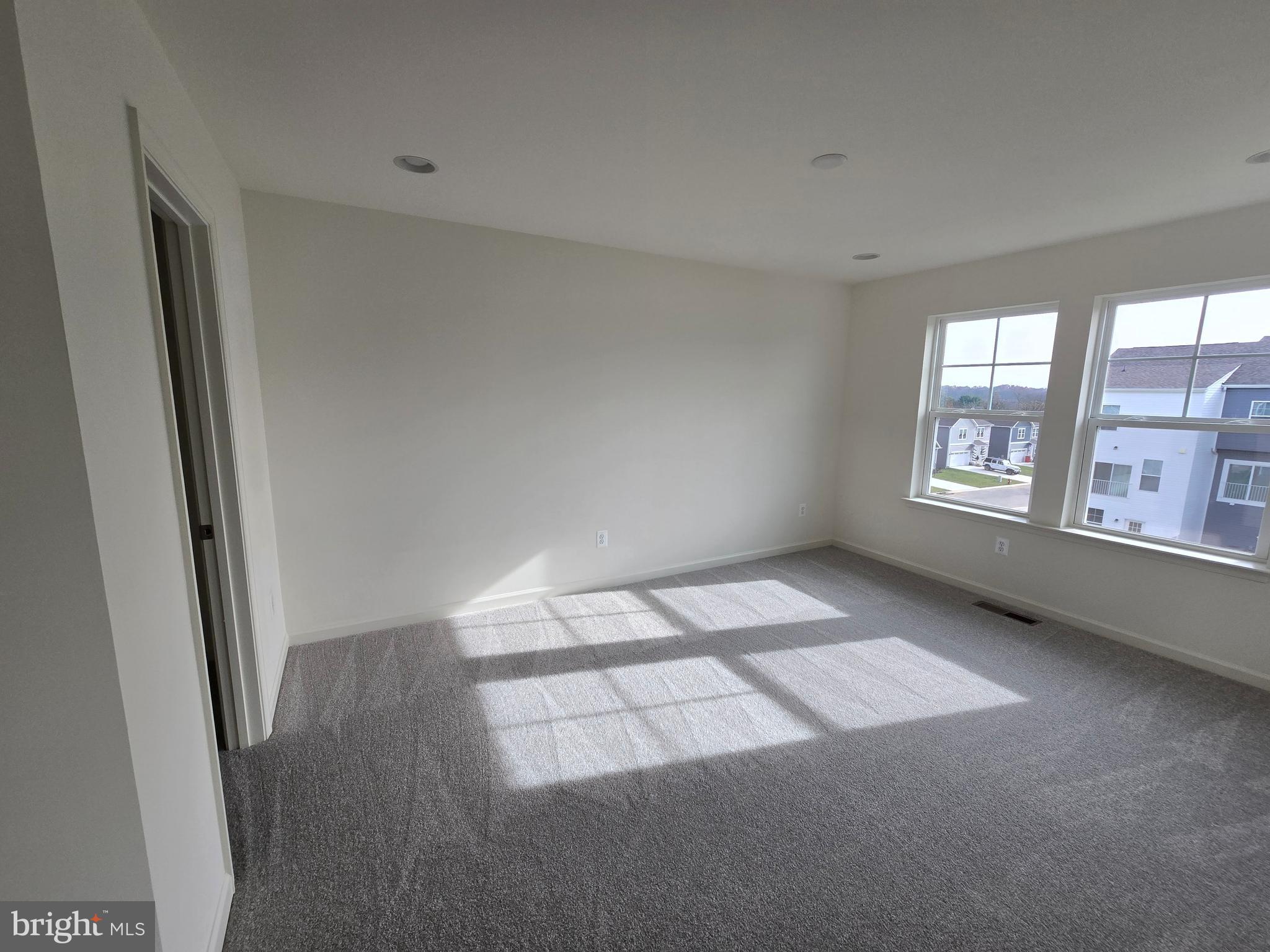 OVERLOOK AT RIVERSIDE TOWNHOMES - Residential Lease