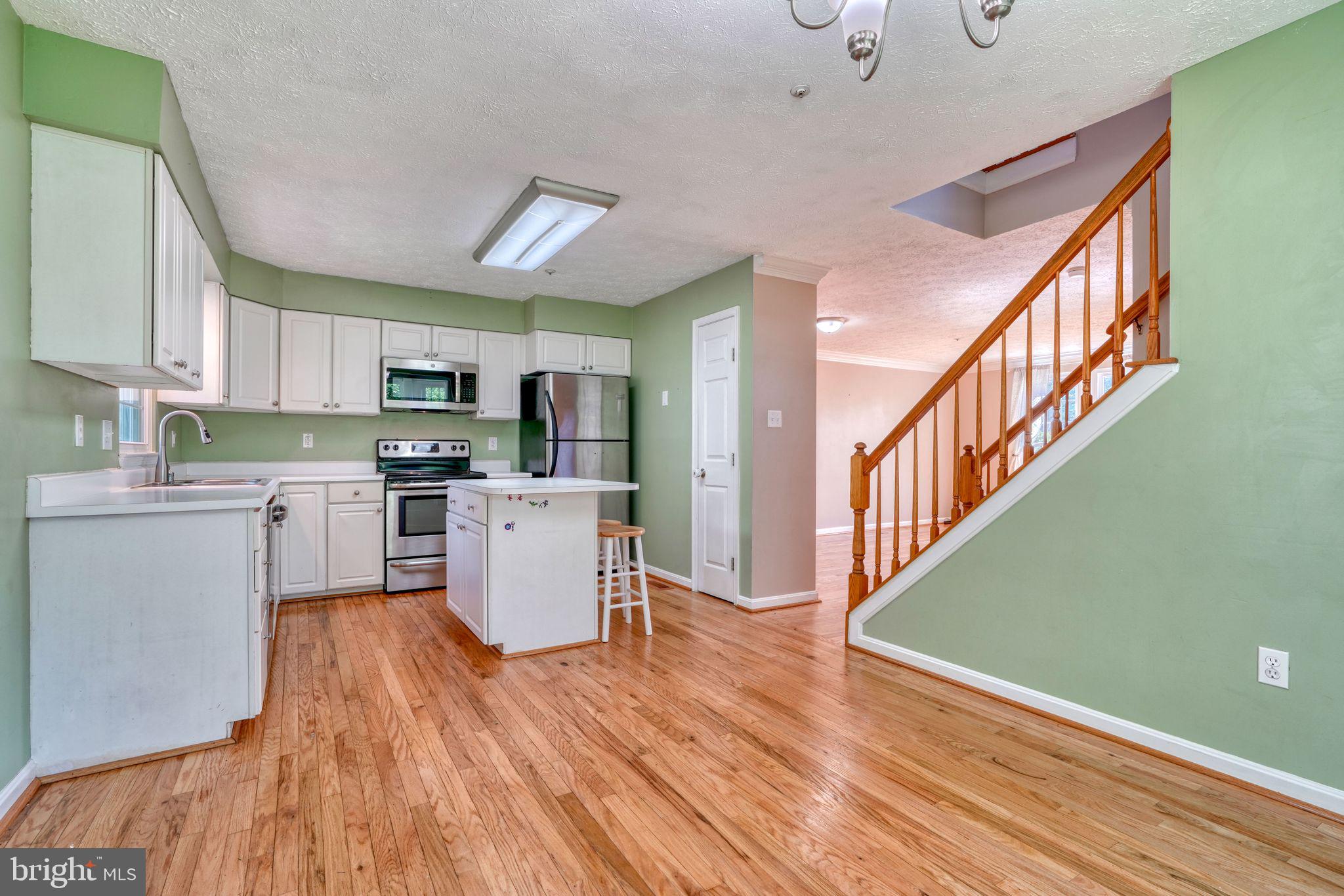 CONSTANT FRIENDSHIP - Residential