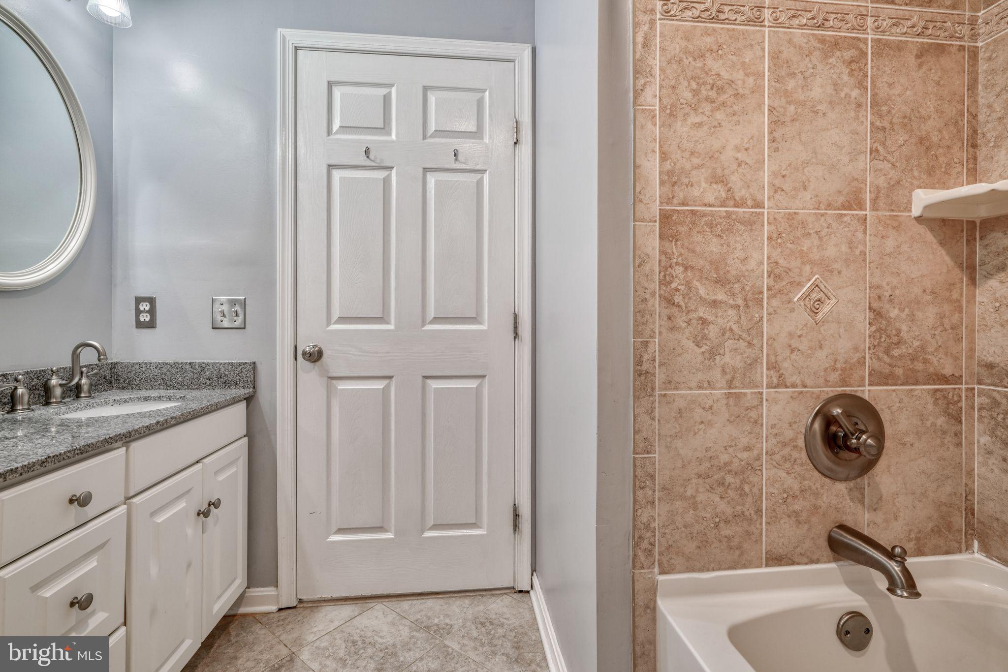 CONSTANT FRIENDSHIP - Residential