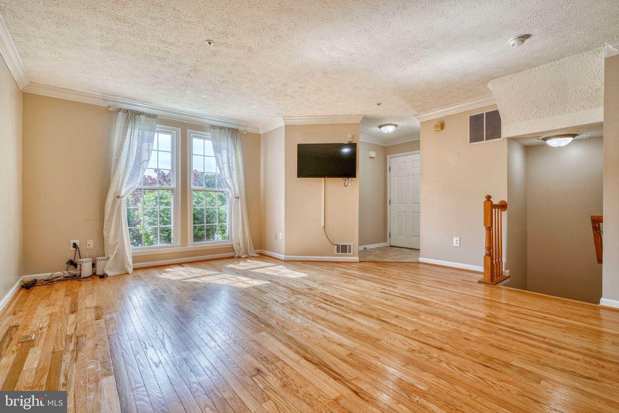 CONSTANT FRIENDSHIP - Residential