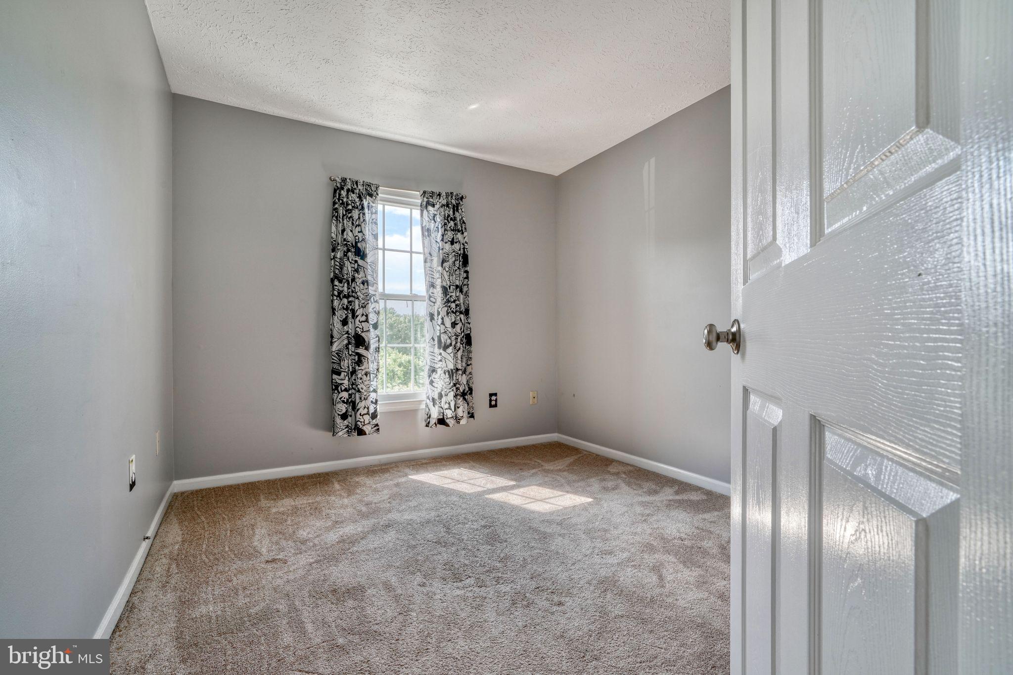 CONSTANT FRIENDSHIP - Residential