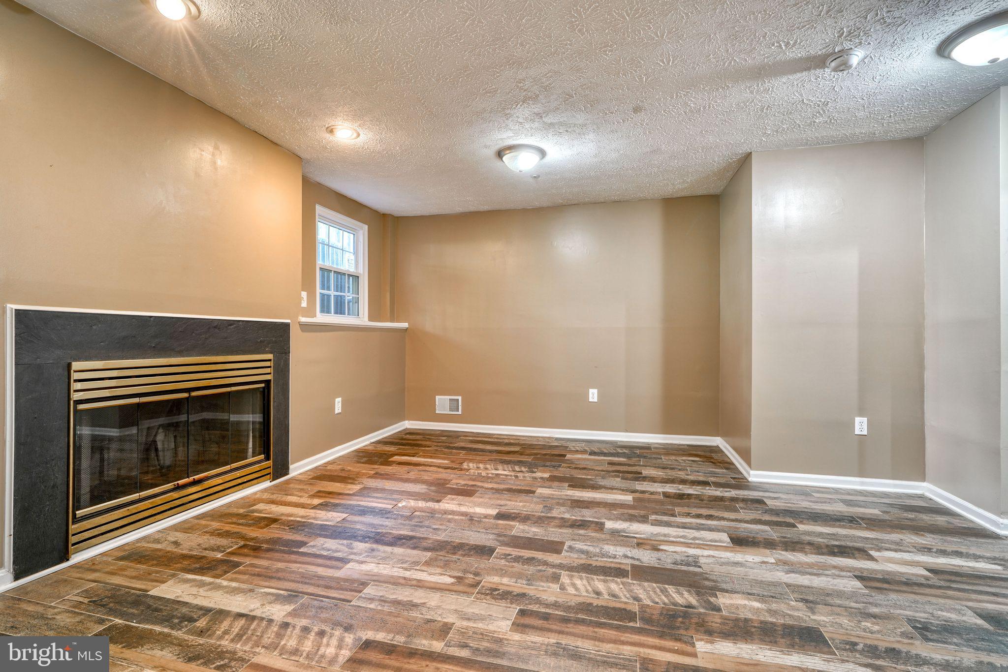 CONSTANT FRIENDSHIP - Residential