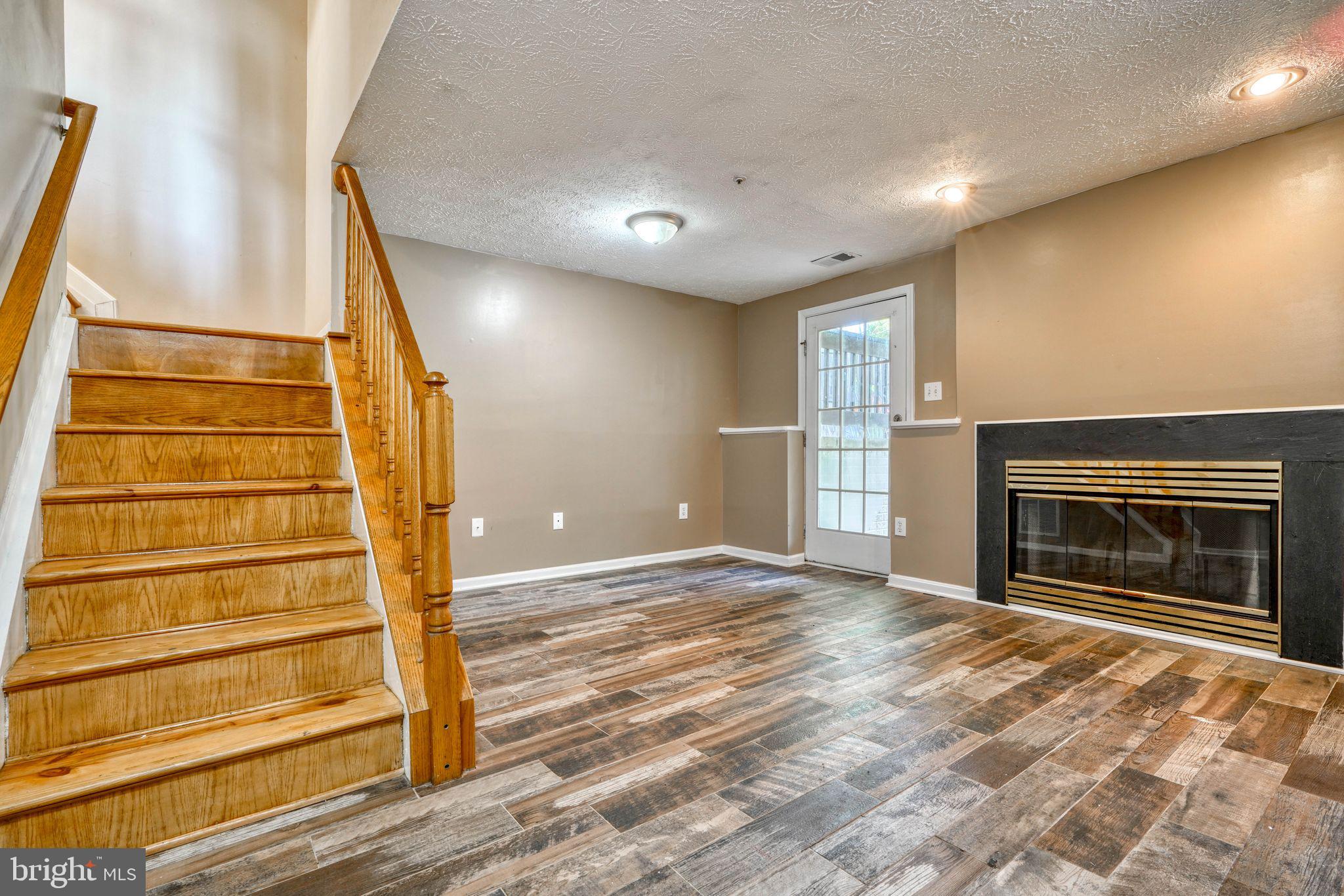 CONSTANT FRIENDSHIP - Residential