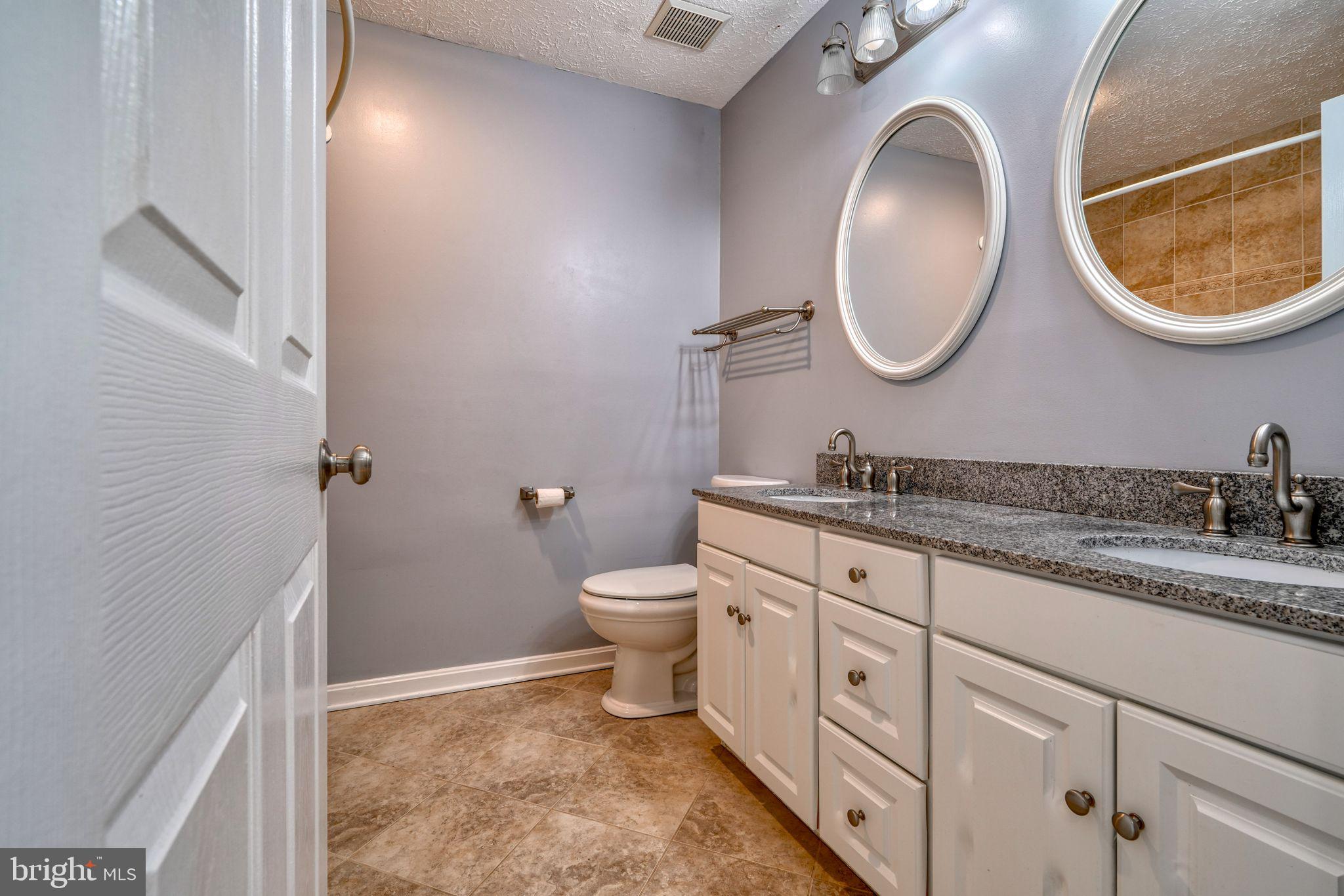 CONSTANT FRIENDSHIP - Residential